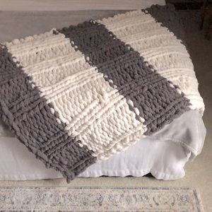 Super-chunk hand knitted throw blanket, gray and cream